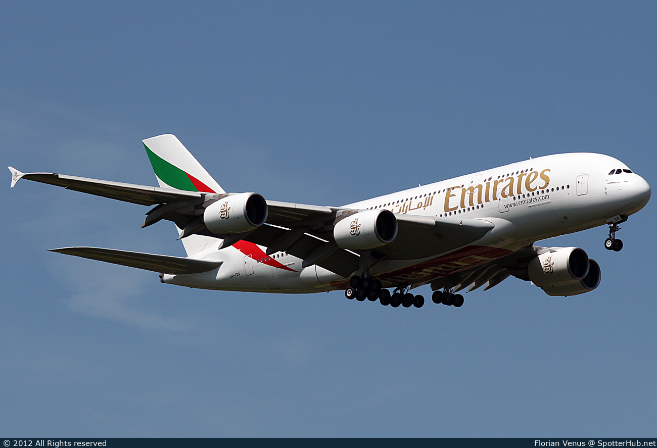 Photo of A6-EDQ - Airbus A380-861 operated by Emirates