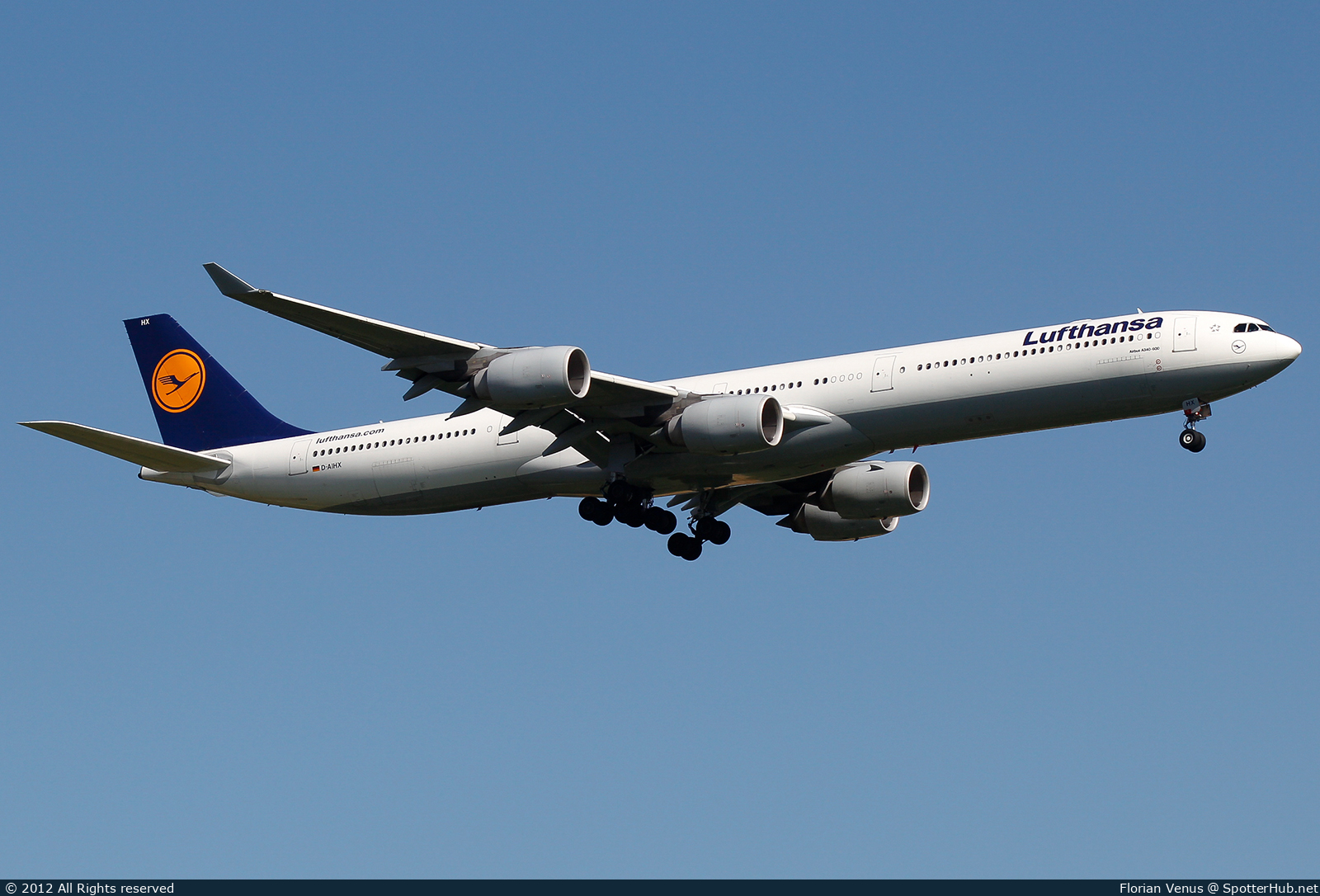 Photo of D-AIHX - Airbus A340-642 operated by Lufthansa