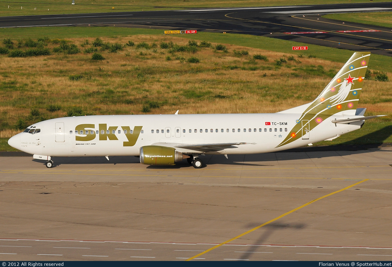 Photo of TC-SKM - Boeing 737-49R operated by Sky Airlines