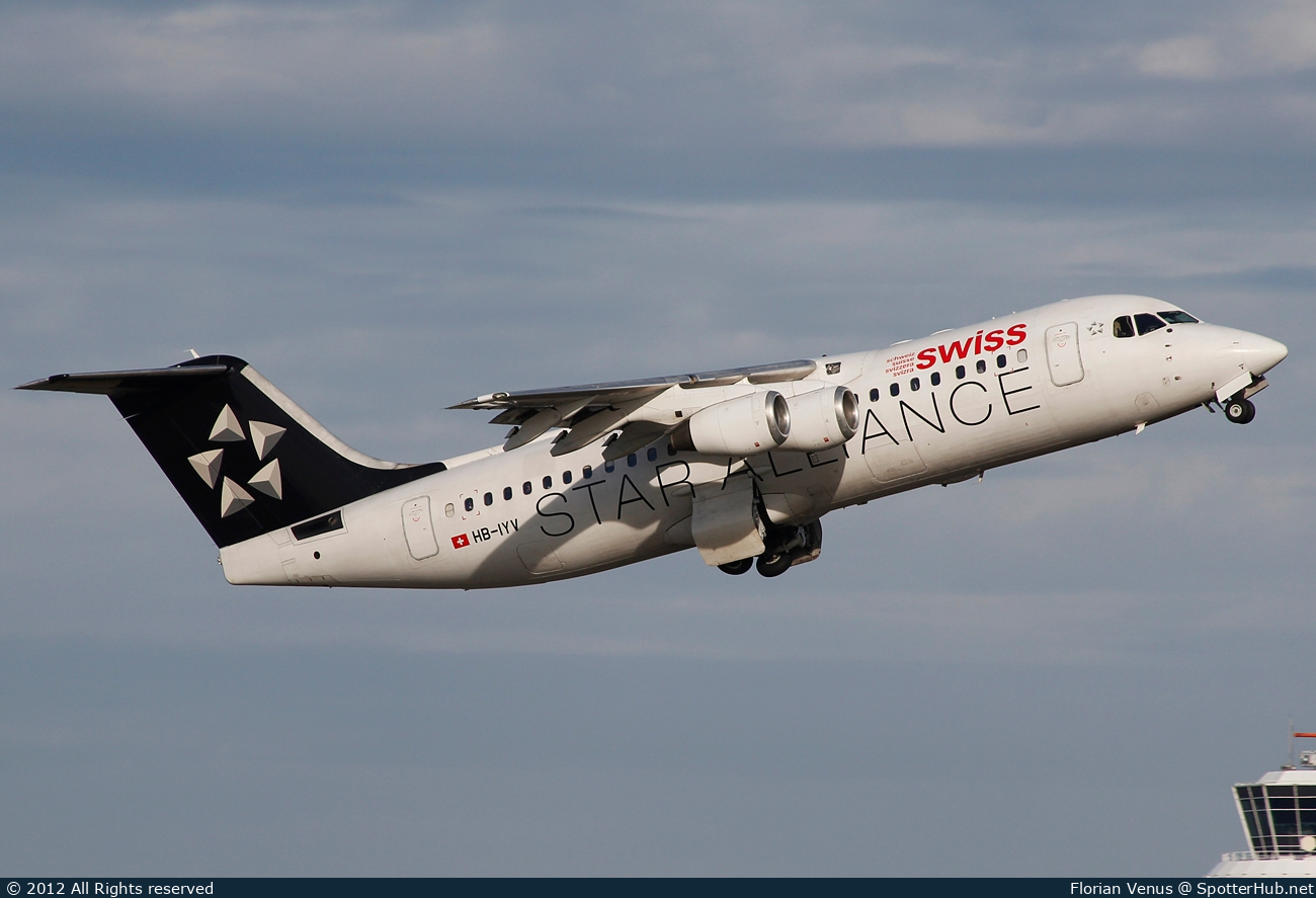 Photo of HB-IYV - British Aerospace Avro RJ100 operated by Swiss International Air Lines