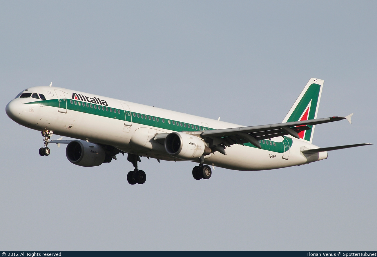 Photo of I-BIXP - Airbus A321-112 operated by Alitalia
