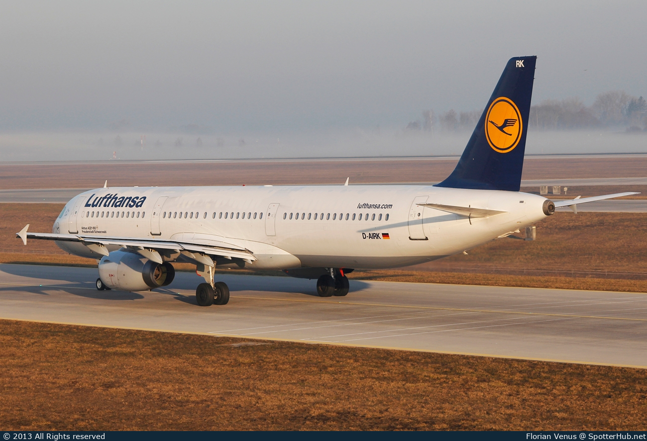 Photo of D-AIRK - Airbus A321-131 operated by Lufthansa