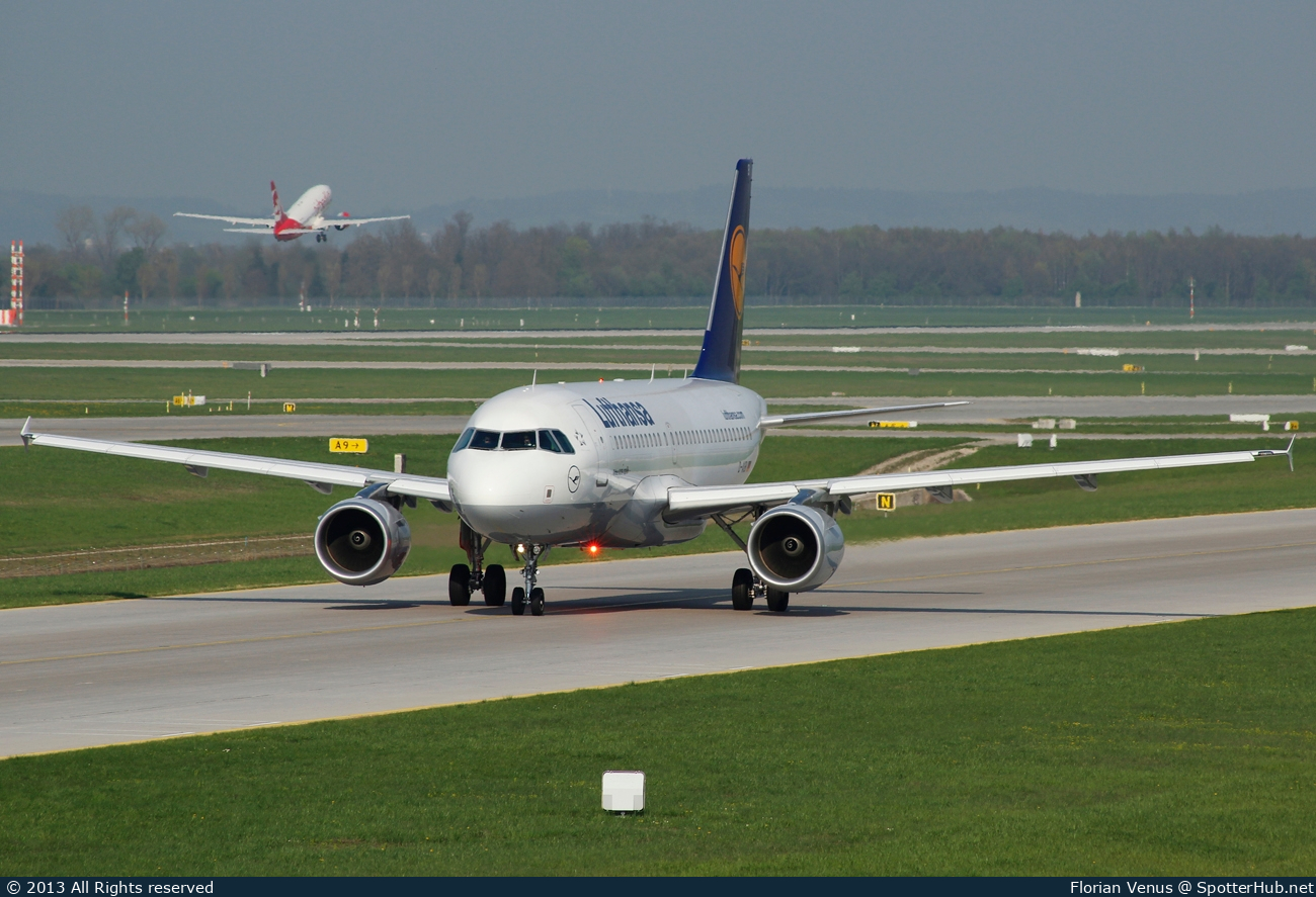 Photo of D-AIBI - Airbus A319-112 operated by Lufthansa