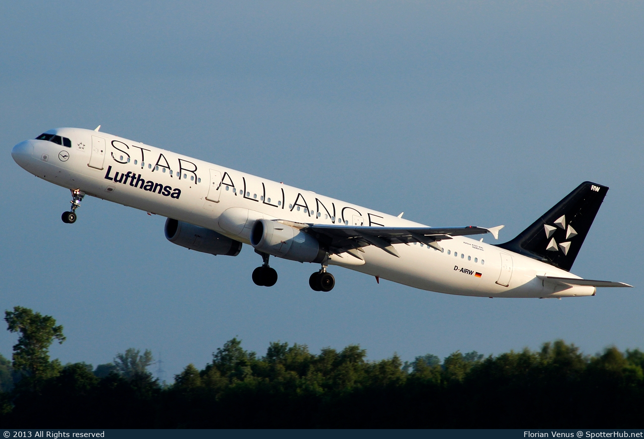 Photo of D-AIRW - Airbus A321-131 operated by Lufthansa
