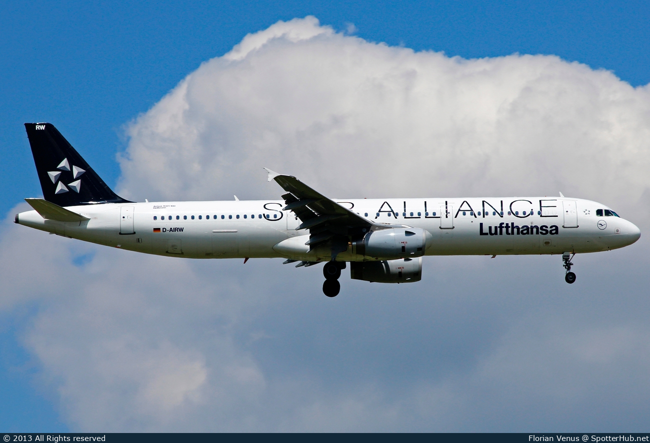 Photo of D-AIRW - Airbus A321-131 operated by Lufthansa