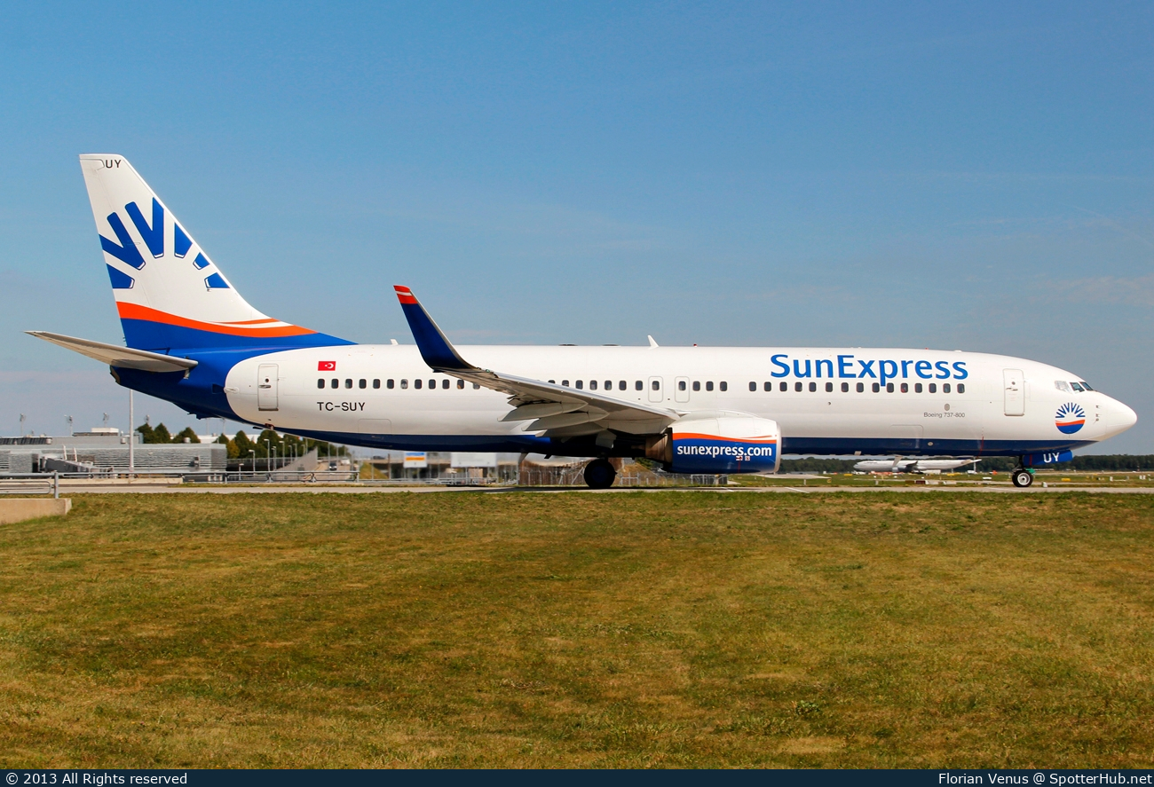 Photo of TC-SUY - Boeing 737-86N operated by SunExpress