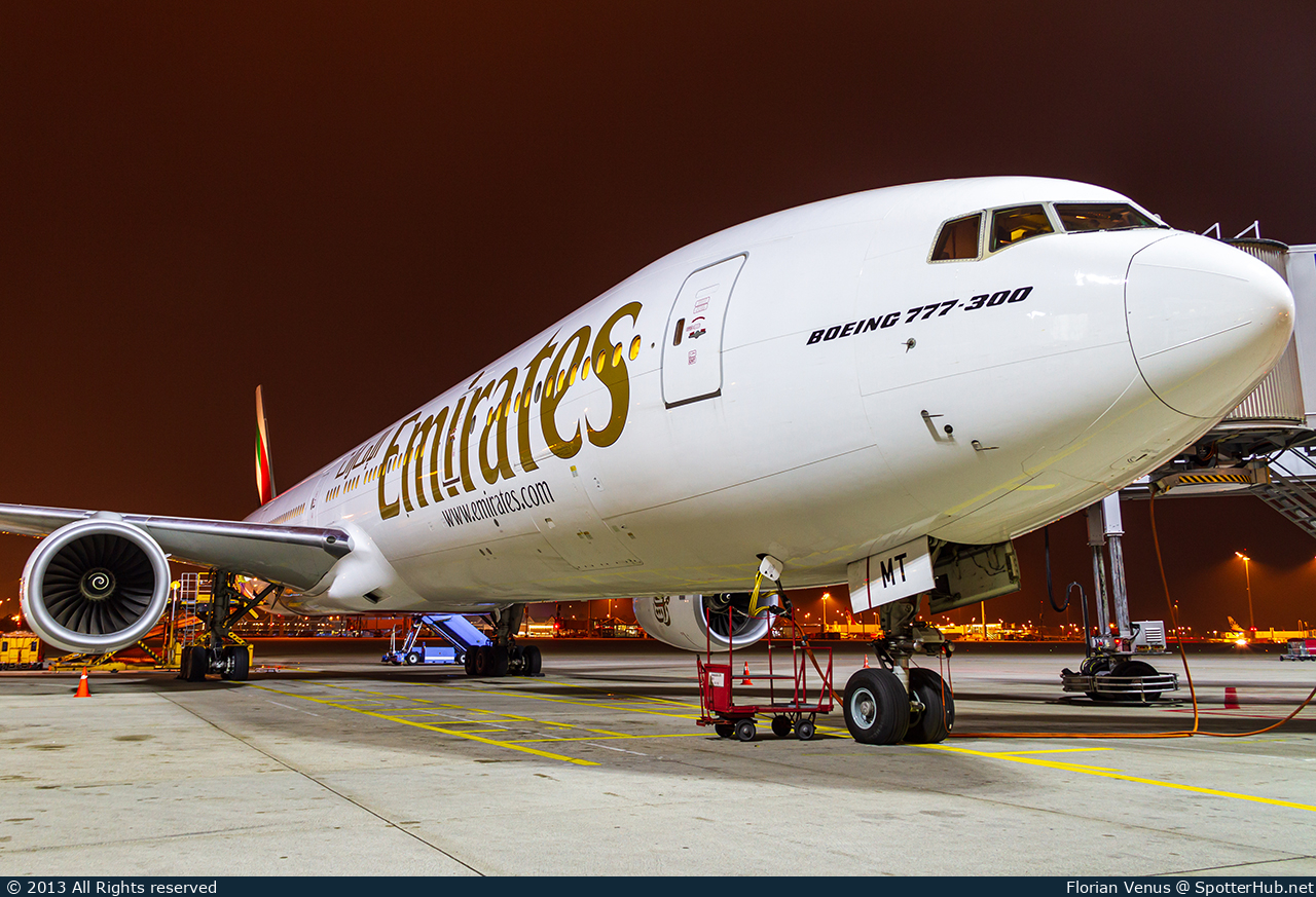 Photo of A6-EMT - Boeing 777-31H operated by Emirates