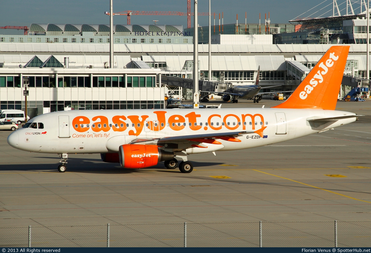 Photo of G-EZDF - Airbus A319-111 operated by easyJet