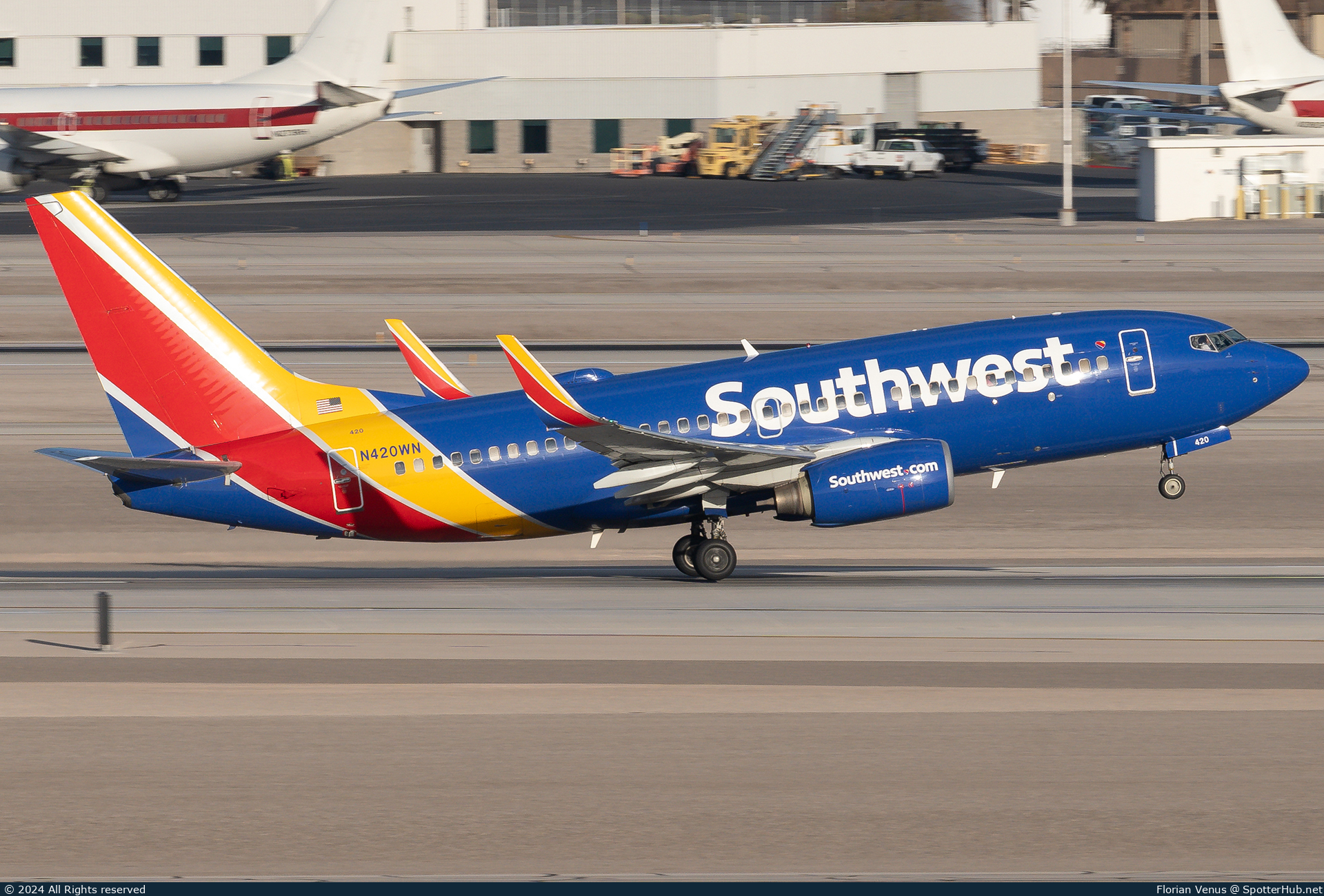 Photo of N420WN - Boeing 737-7H4 operated by Southwest Airlines