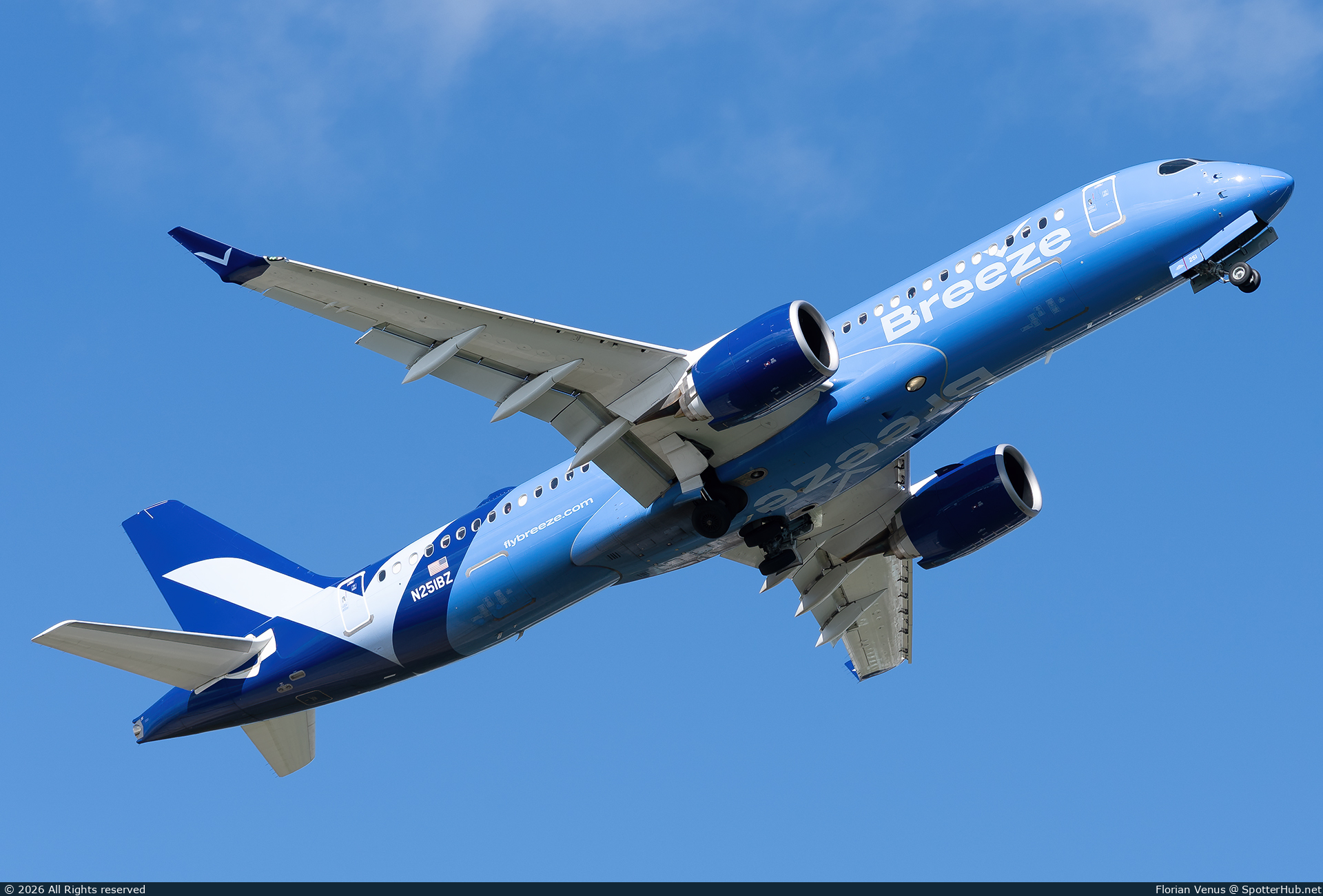 Photo of N251BZ - Airbus A220-300 operated by Breeze Airways