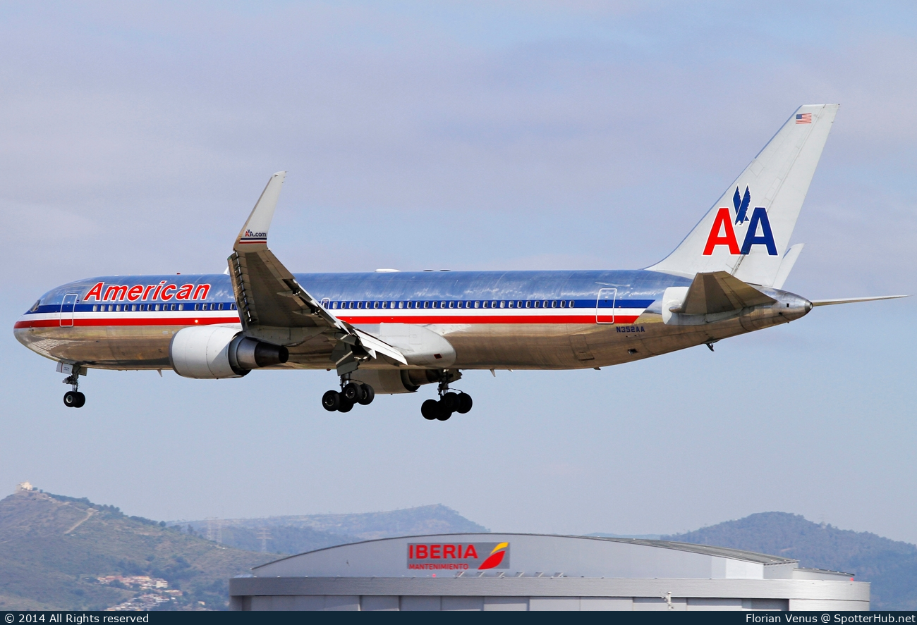 Photo of N352AA - Boeing 767-323(ER) operated by American Airlines