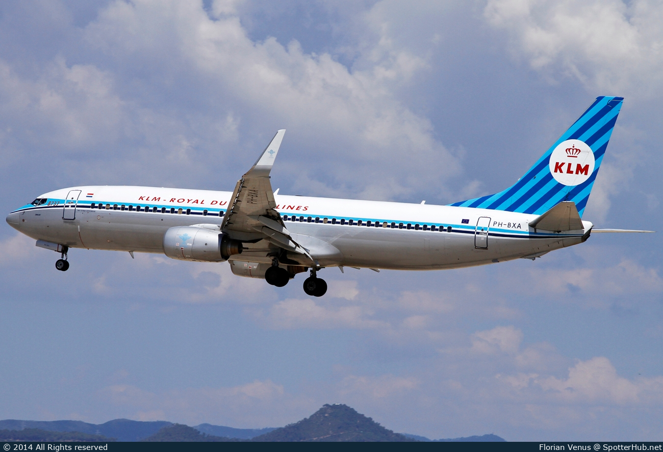 Photo of PH-BXA - Boeing 737-8K2 operated by KLM Royal Dutch Airlines