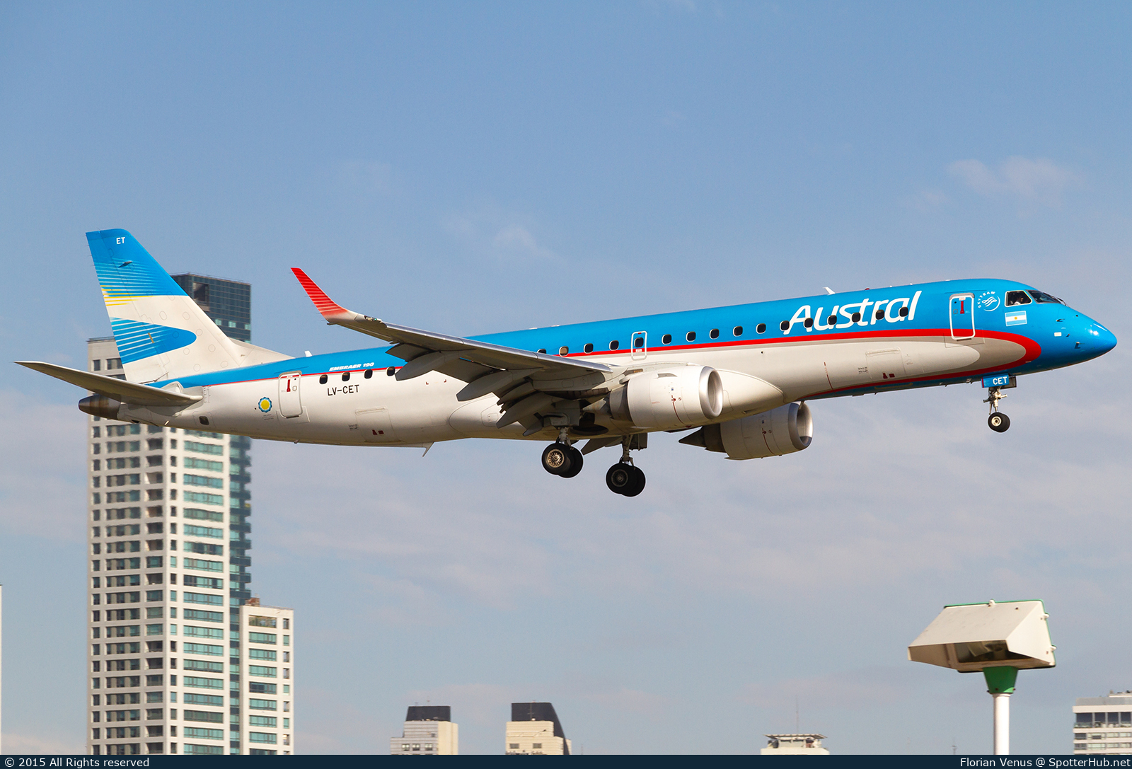 Photo of LV-CET - Embraer ERJ-190AR operated by Austral Líneas Aéreas
