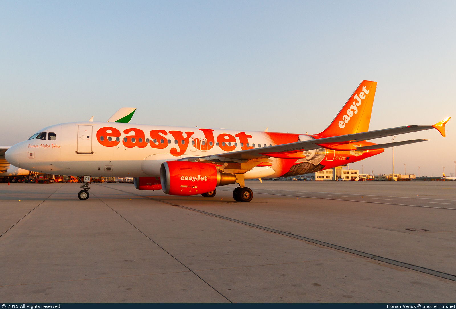 Photo of G-EZBI - Airbus A319-111 operated by easyJet