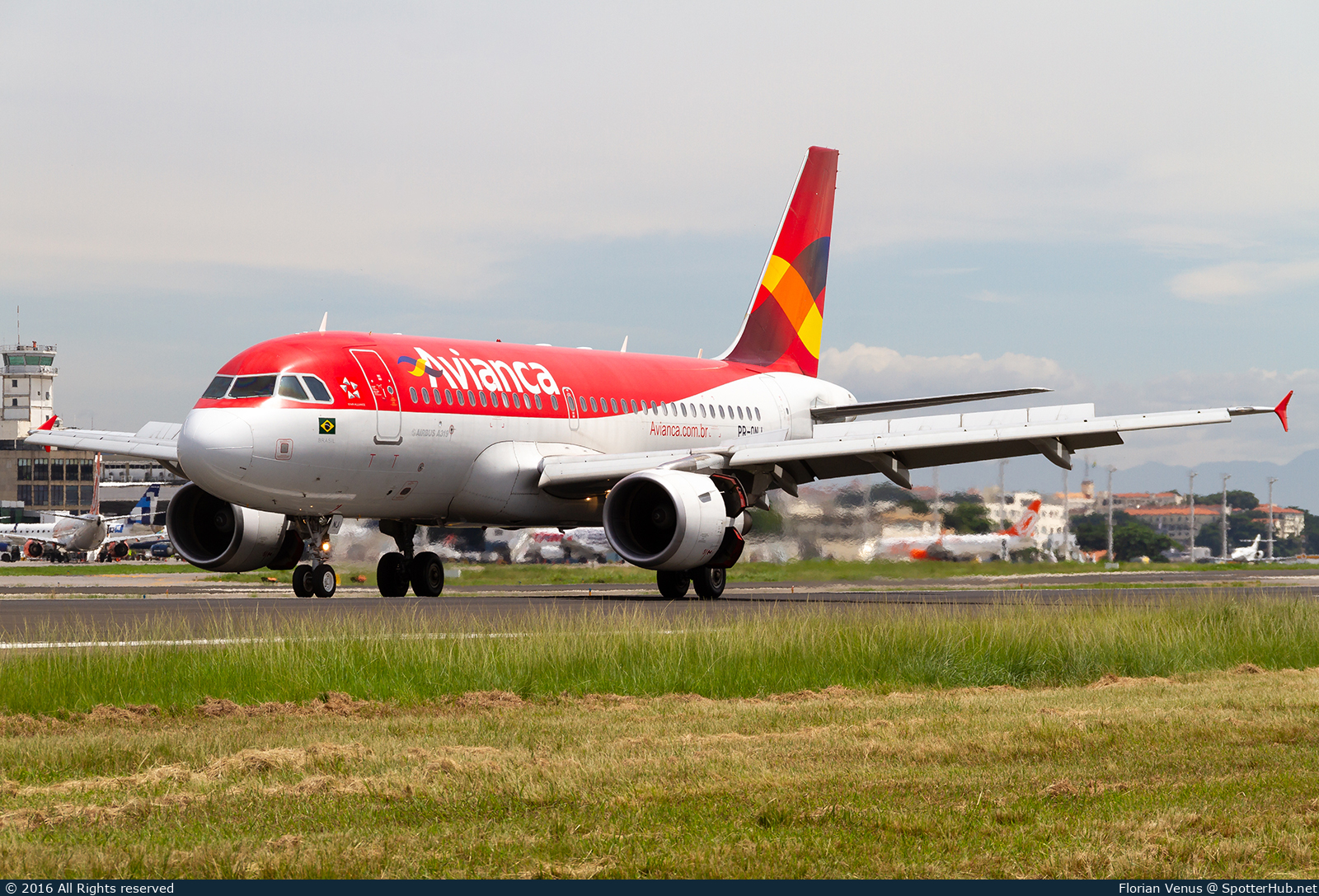 Photo of PR-ONJ - Airbus A319-115 operated by Avianca Brasil