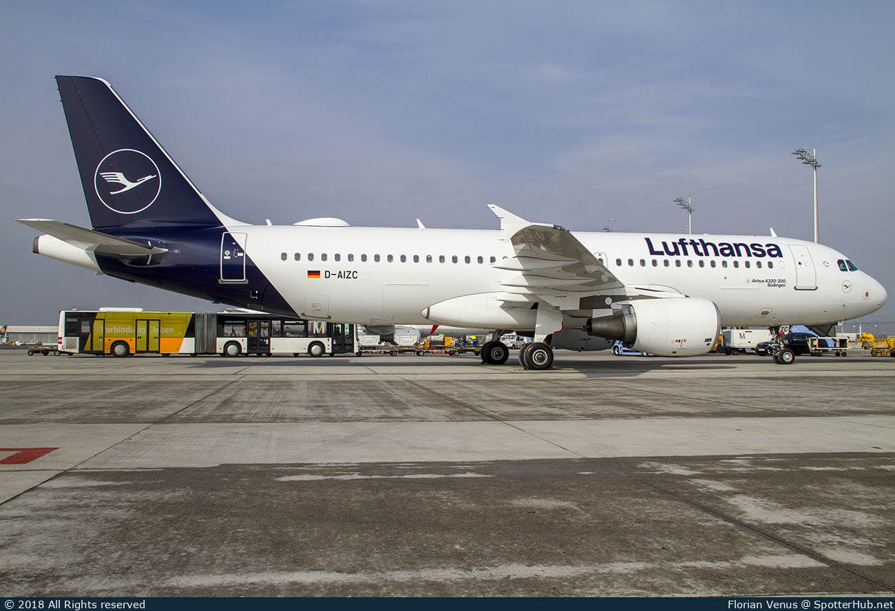 Photo of D-AIZC - Airbus A320-214 operated by Lufthansa