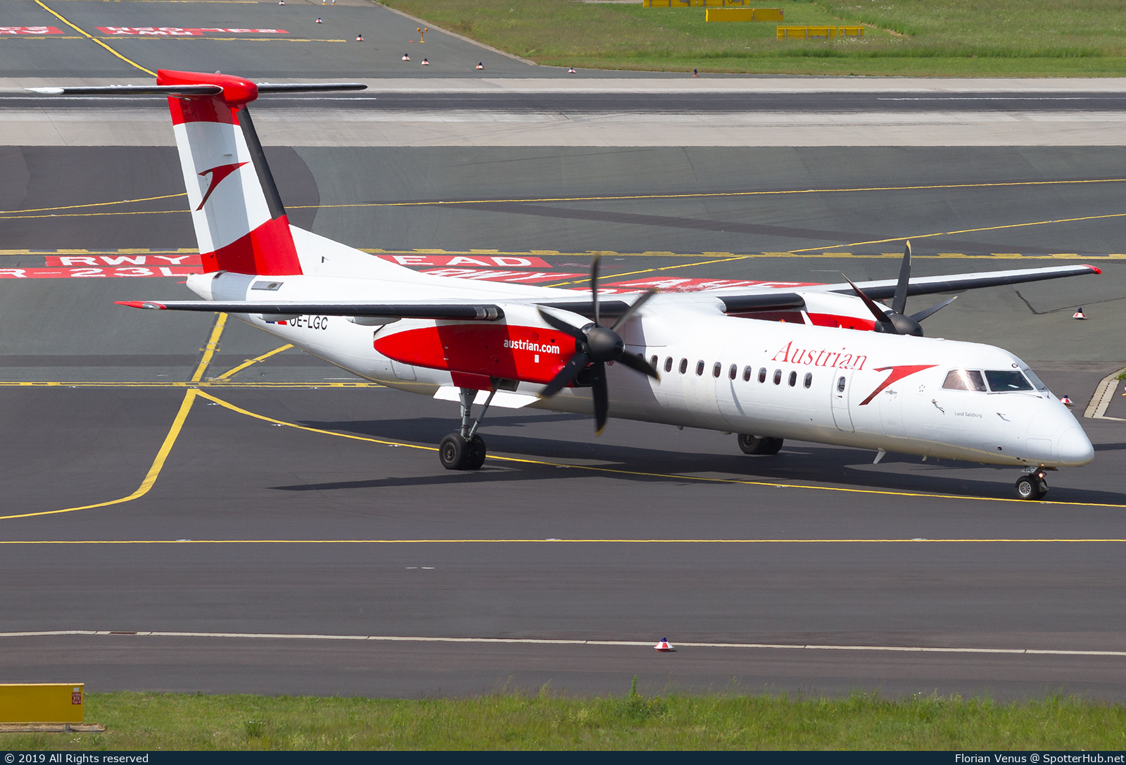 Photo of OE-LGC - Bombardier DHC-8-402 Dash 8 Q400 operated by Austrian Arrows (opb Tyrolean Airways)