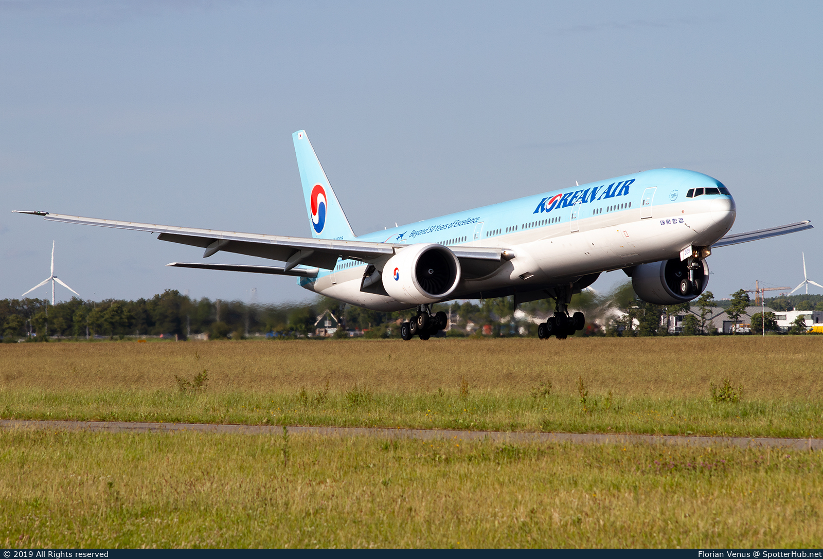 Photo of HL8009 - Boeing 777-3B5(ER) operated by Korean Air