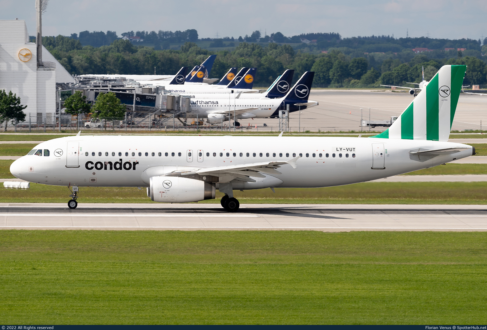 Photo of LY-VUT - Airbus A320-232 operated by Condor (opb Heston Airlines)