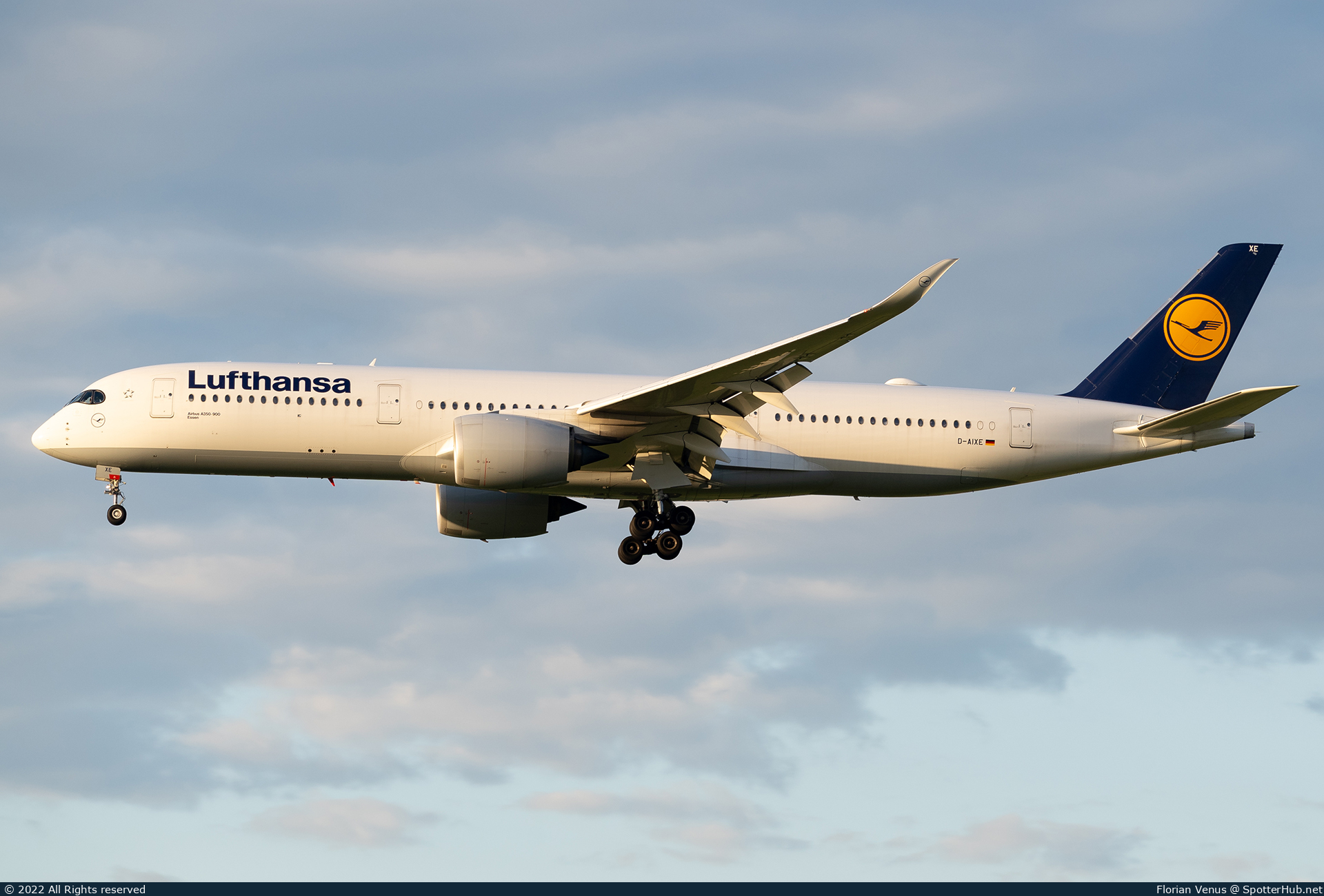 Photo of D-AIXE - Airbus A350-941 operated by Lufthansa