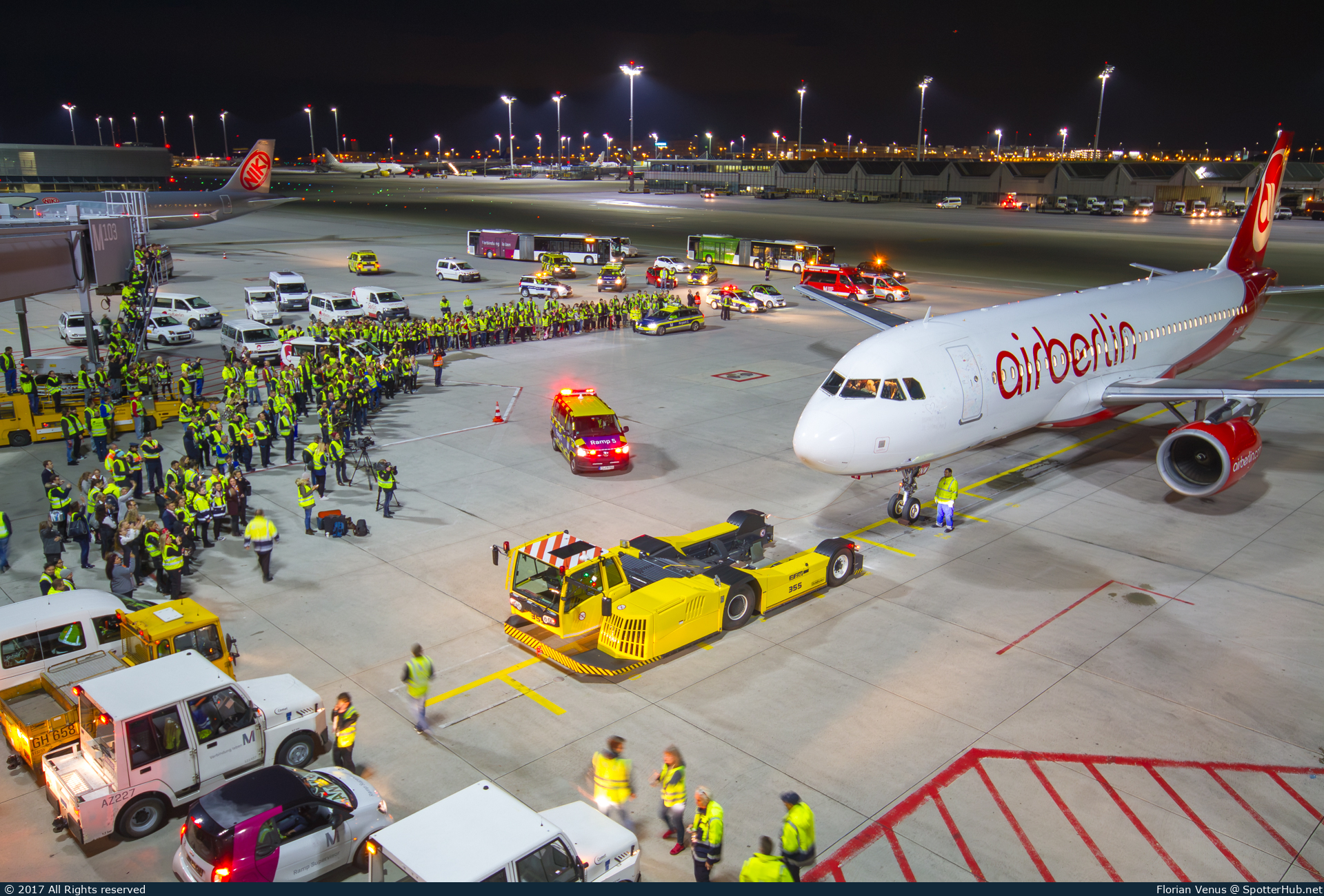 Photo of D-ABNW - Airbus A320-214 operated by Air Berlin