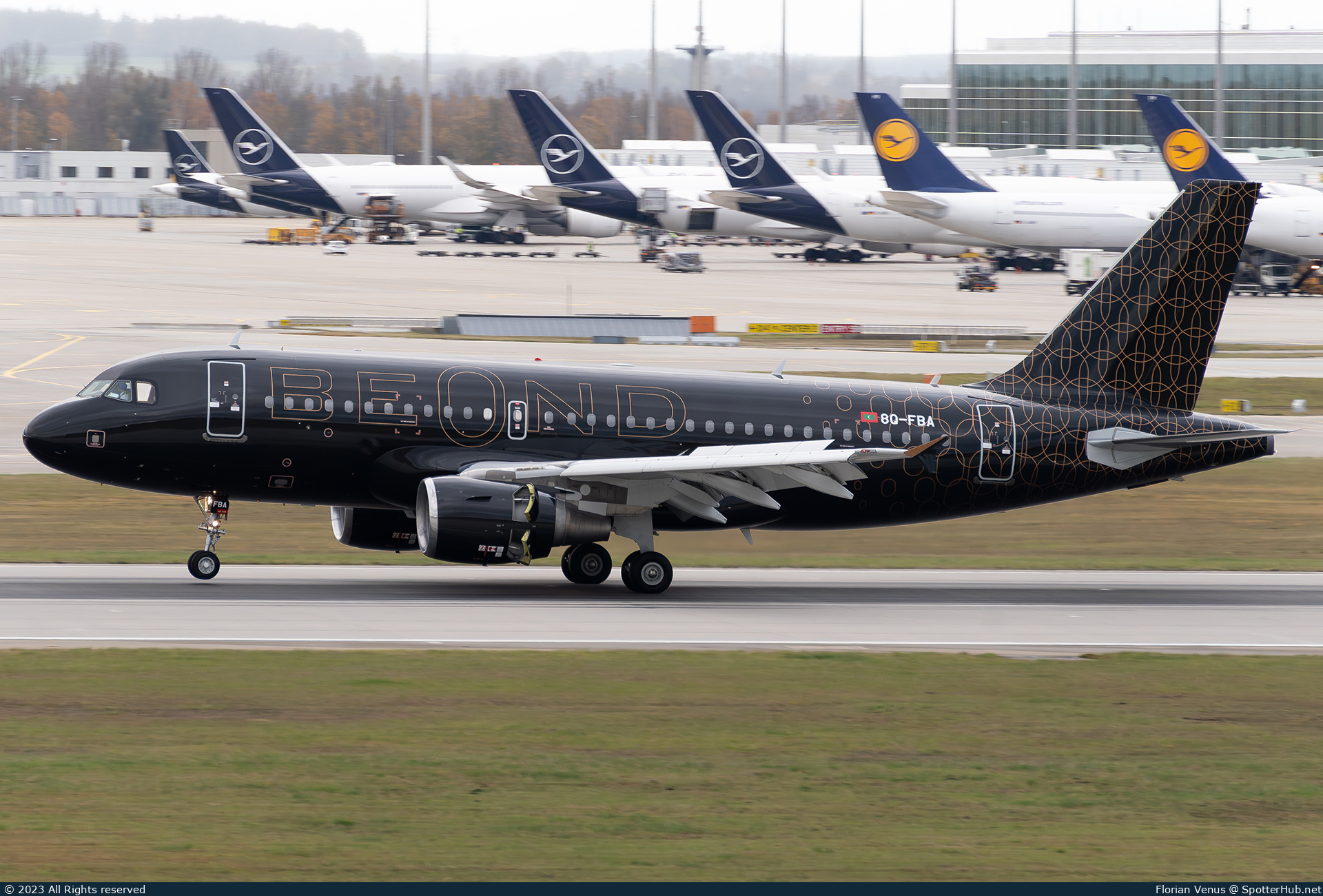 Photo of 8Q-FBA - Airbus A319-111 operated by beOnd