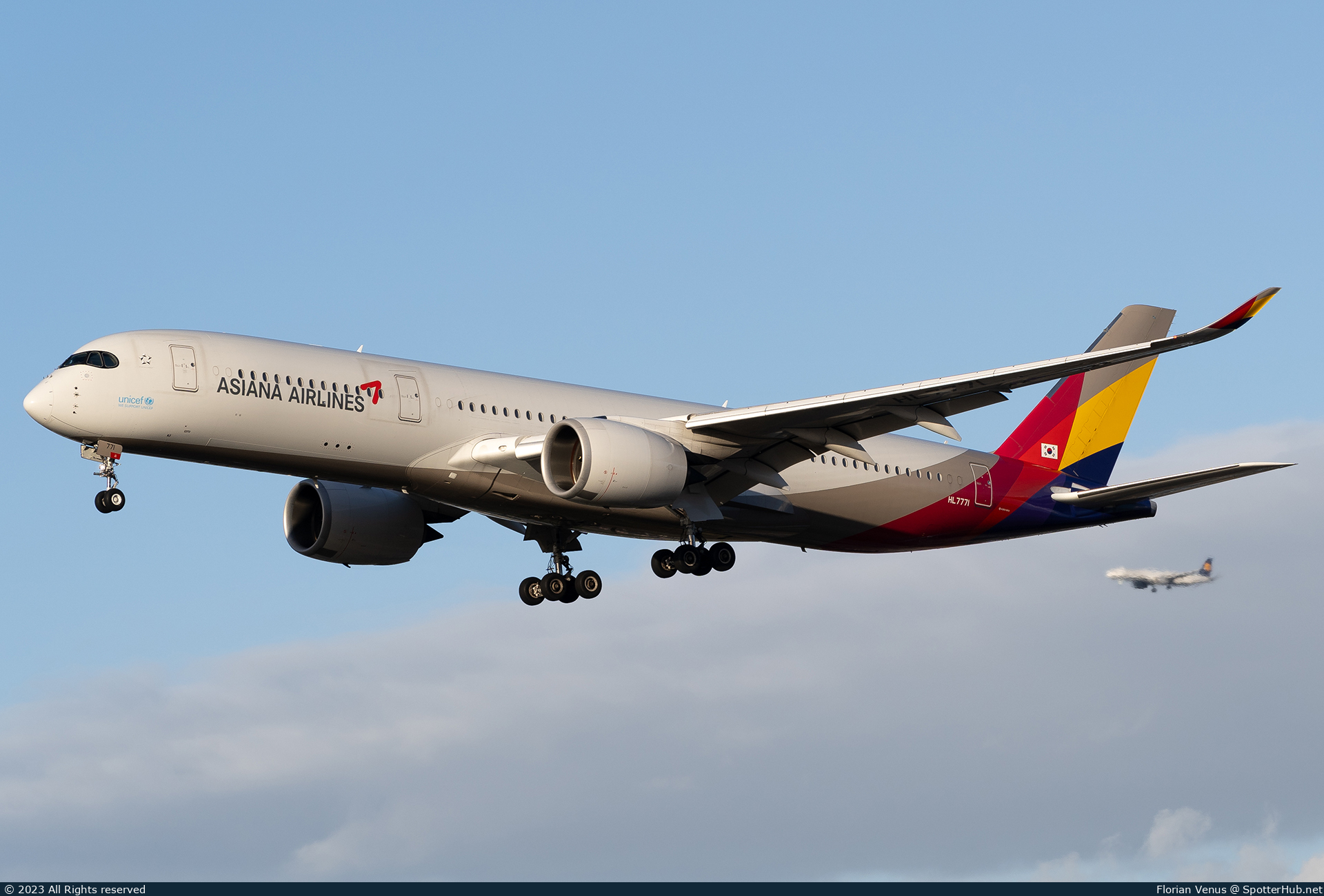 Photo of HL7771 - Airbus A350-941 operated by Asiana Airlines