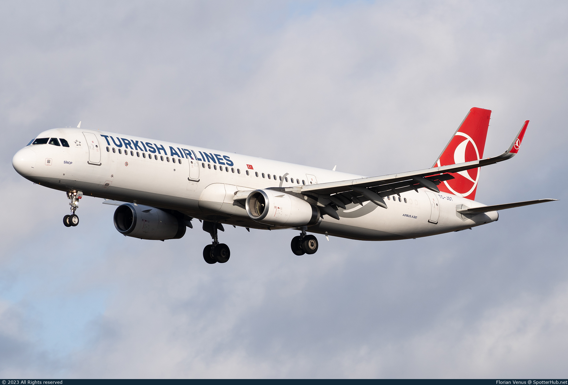 Photo of TC-JST - Airbus A321-231 operated by Turkish Airlines