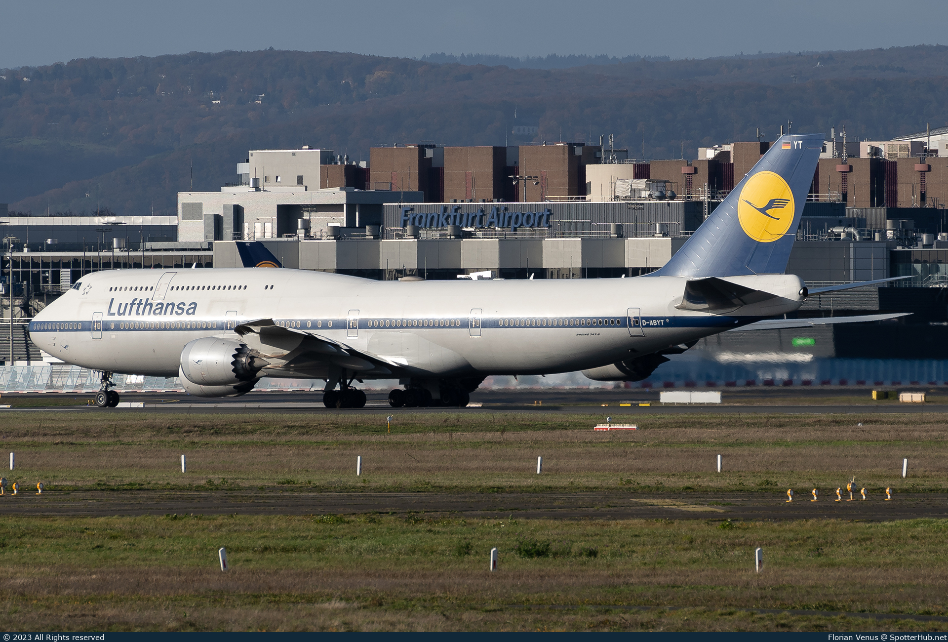 Photo of D-ABYT - Boeing 747-830 operated by Lufthansa