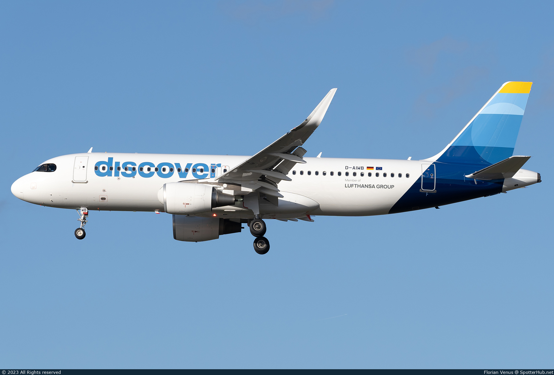 Photo of D-AIWB - Airbus A320-214 operated by Discover Airlines