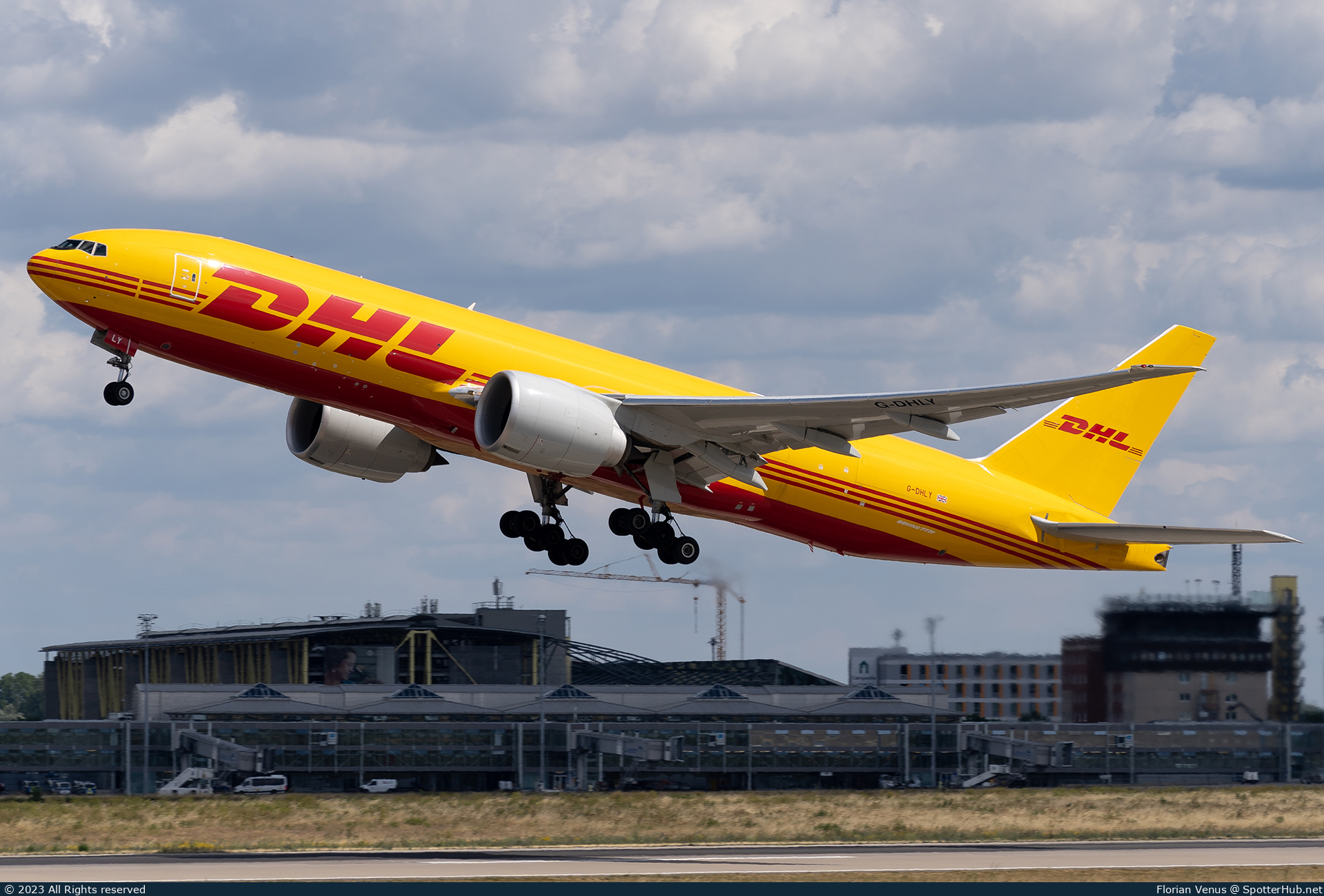 Photo of G-DHLY - Boeing 777-F operated by DHL Air