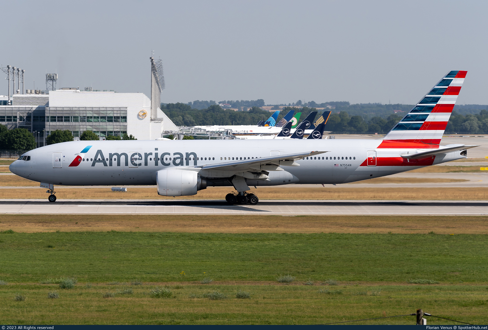 Photo of N755AN - Boeing 777-223(ER) operated by American Airlines