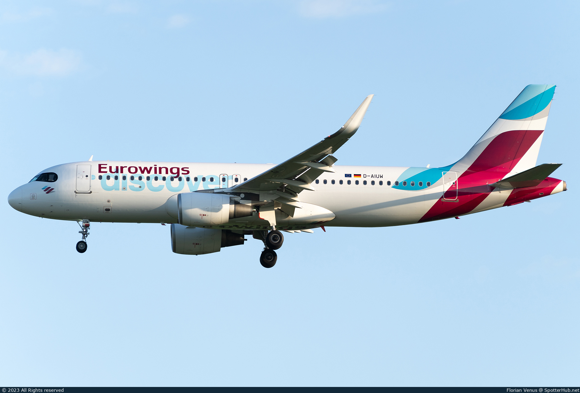 Photo of D-AIUW - Airbus A320-214 operated by Eurowings Discover