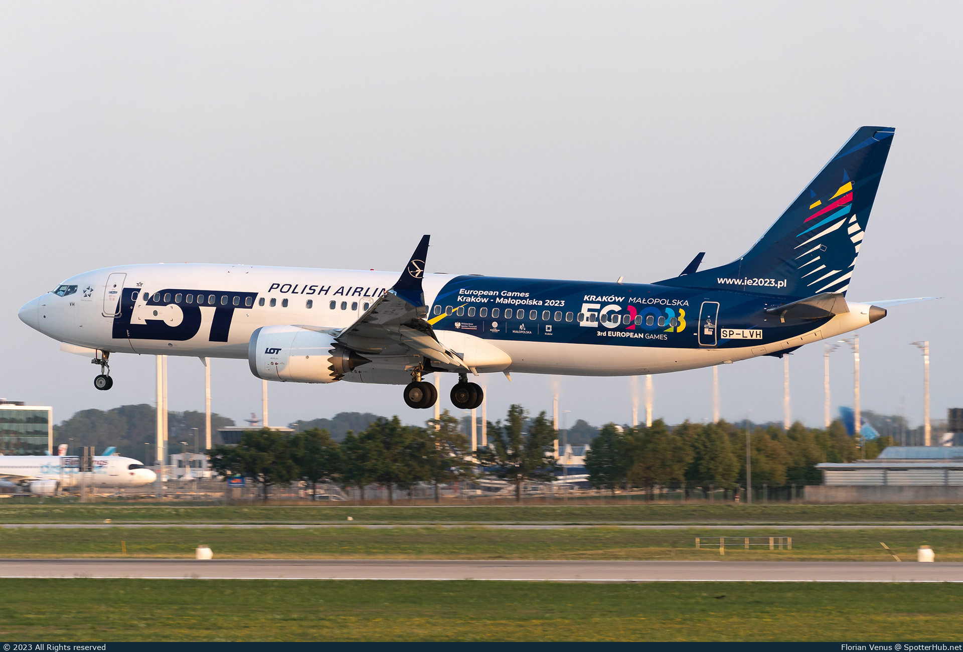 Photo of SP-LVH - Boeing 737 MAX 8 operated by LOT Polish Airlines