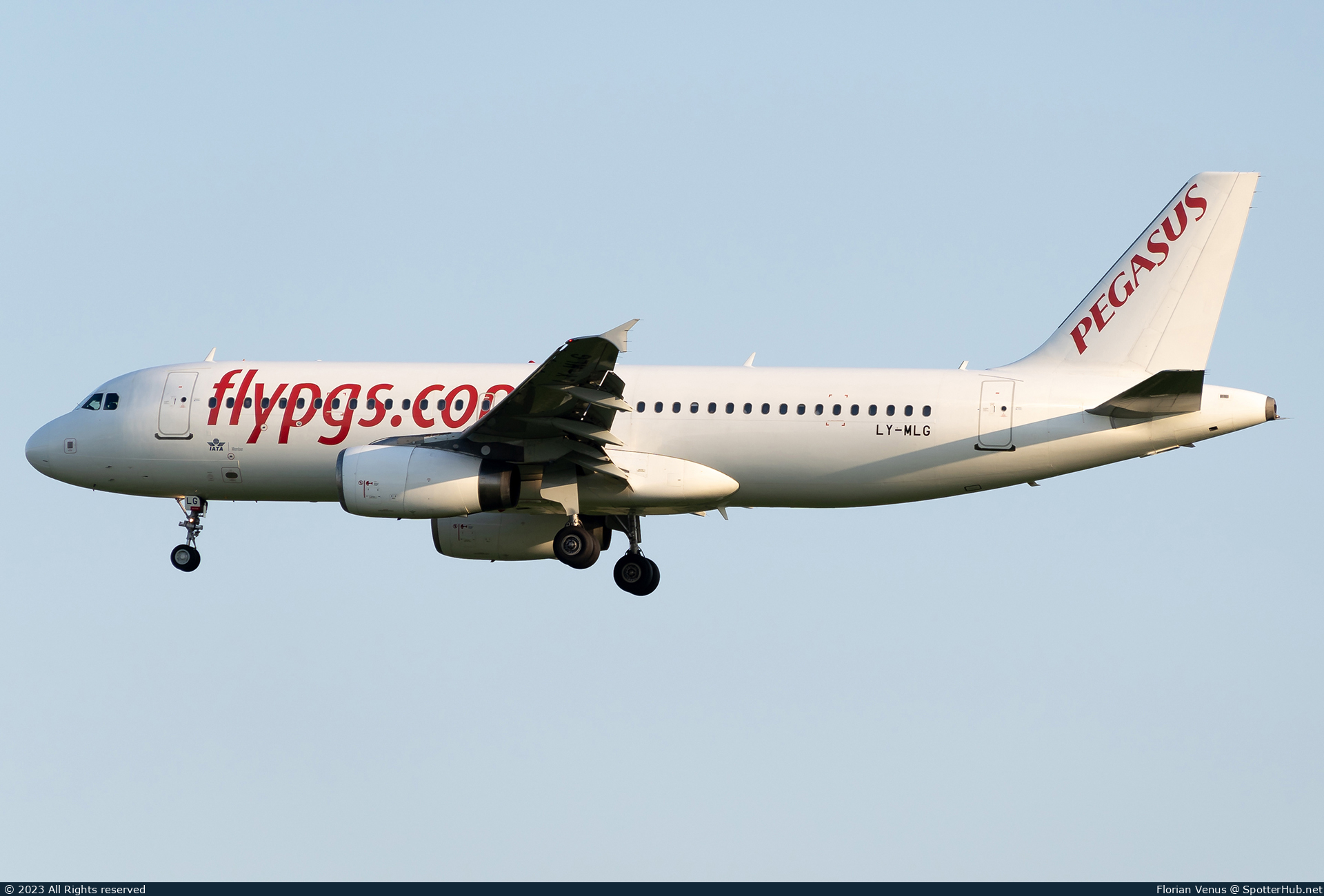 Photo of LY-MLG - Airbus A320-232 operated by Pegasus Airlines (opb Avion Express)