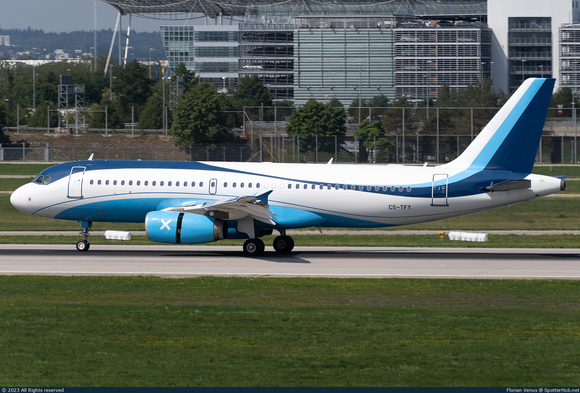 Photo of CS-TFY - Airbus A320-232 operated by Luxaviation Portugal
