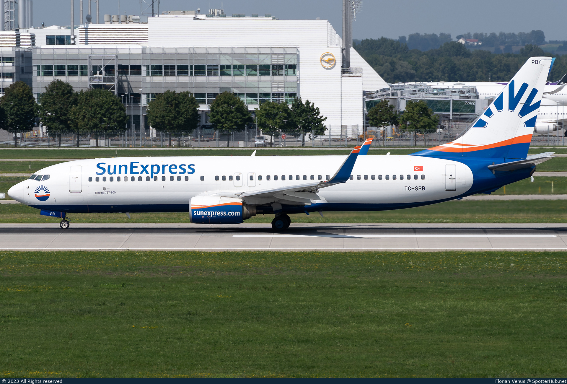 Photo of TC-SPB - Boeing 737-86Q operated by SunExpress
