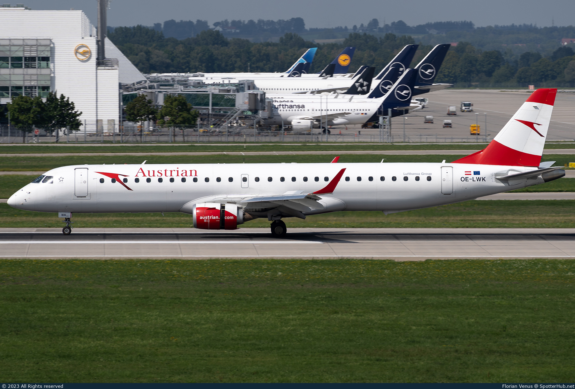 Photo of OE-LWK - Embraer ERJ-195LR operated by Austrian Airlines