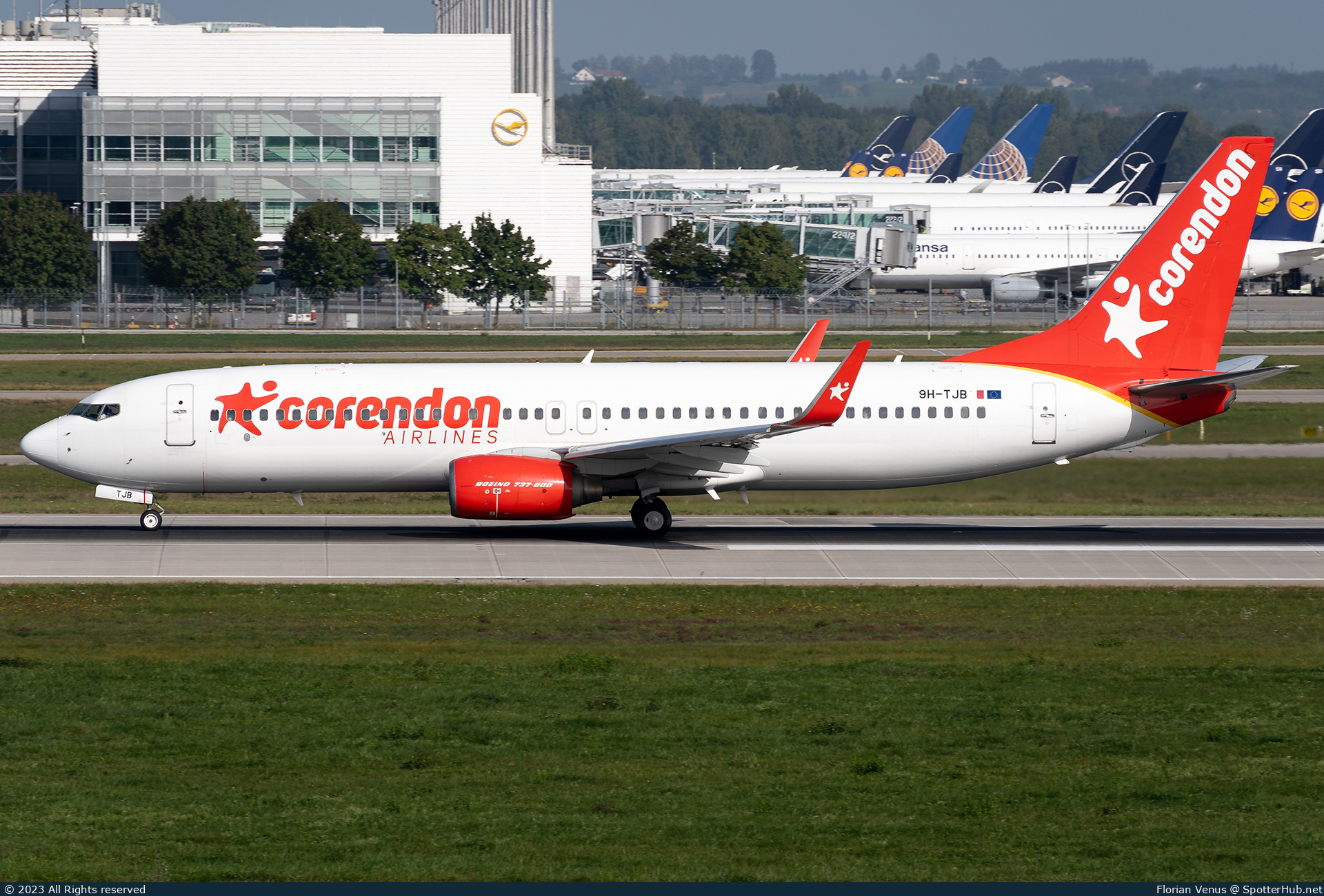 Photo of 9H-TJB - Boeing 737-8FH operated by Corendon Airlines Europe