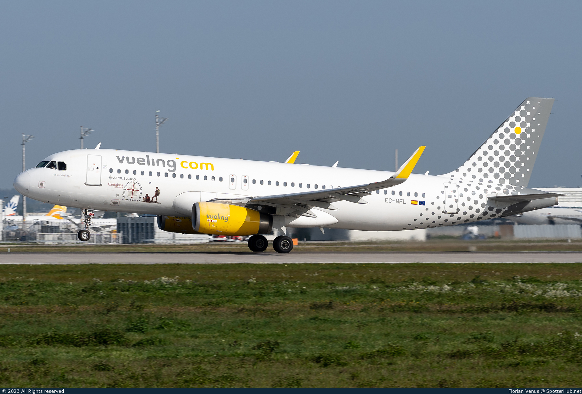 Photo of EC-MFL - Airbus A320-232 operated by Vueling