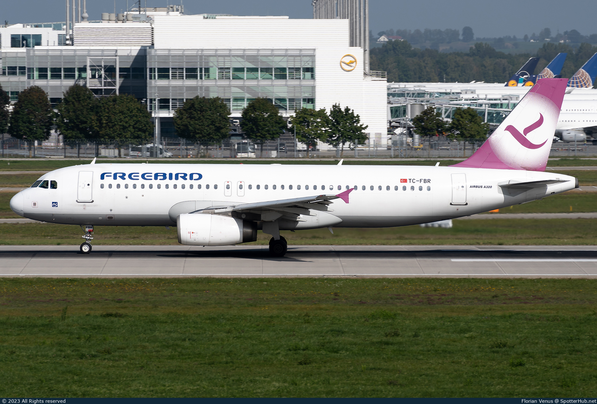 Photo of TC-FBR - Airbus A320-232 operated by Freebird Airlines
