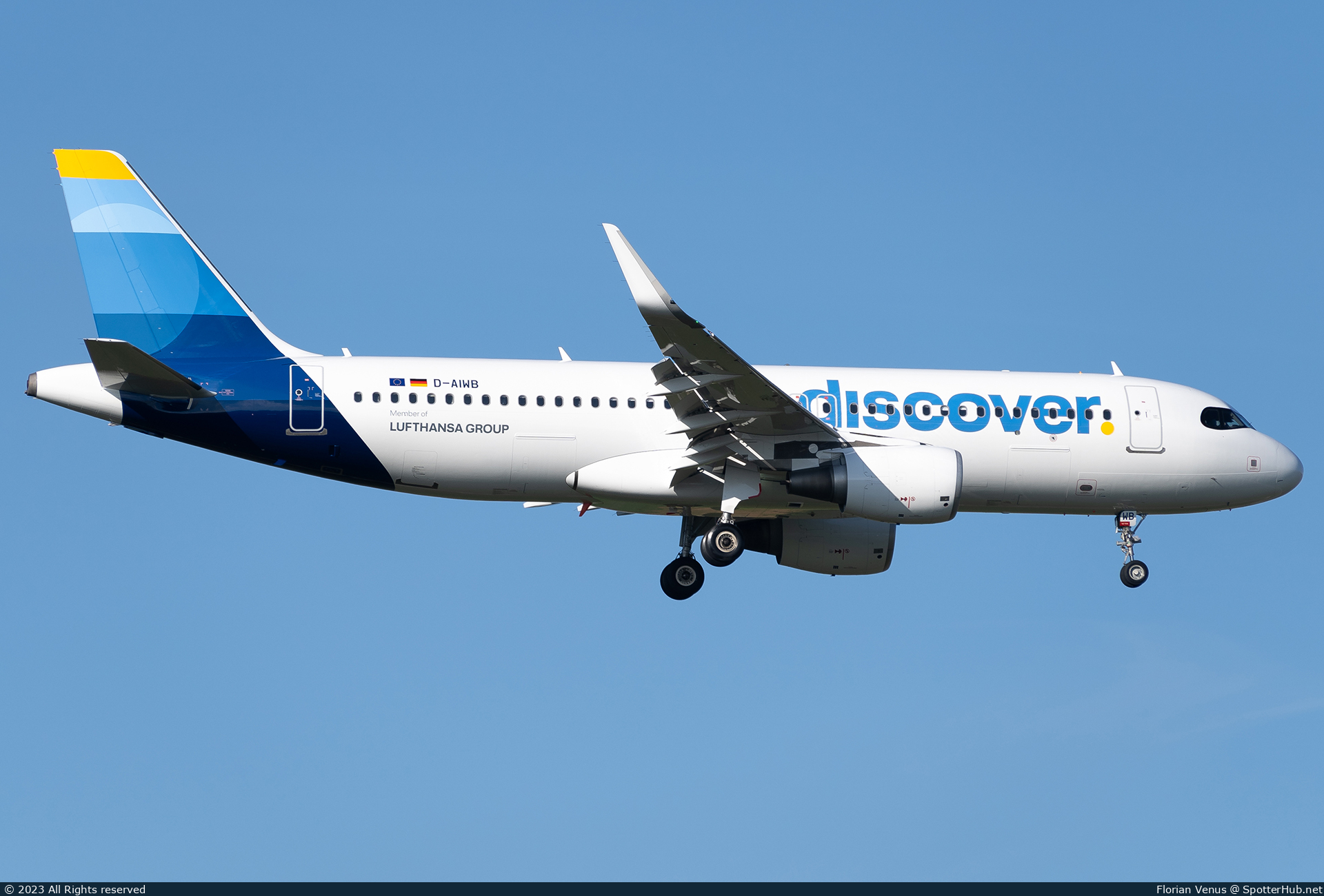 Photo of D-AIWB - Airbus A320-214 operated by Discover Airlines