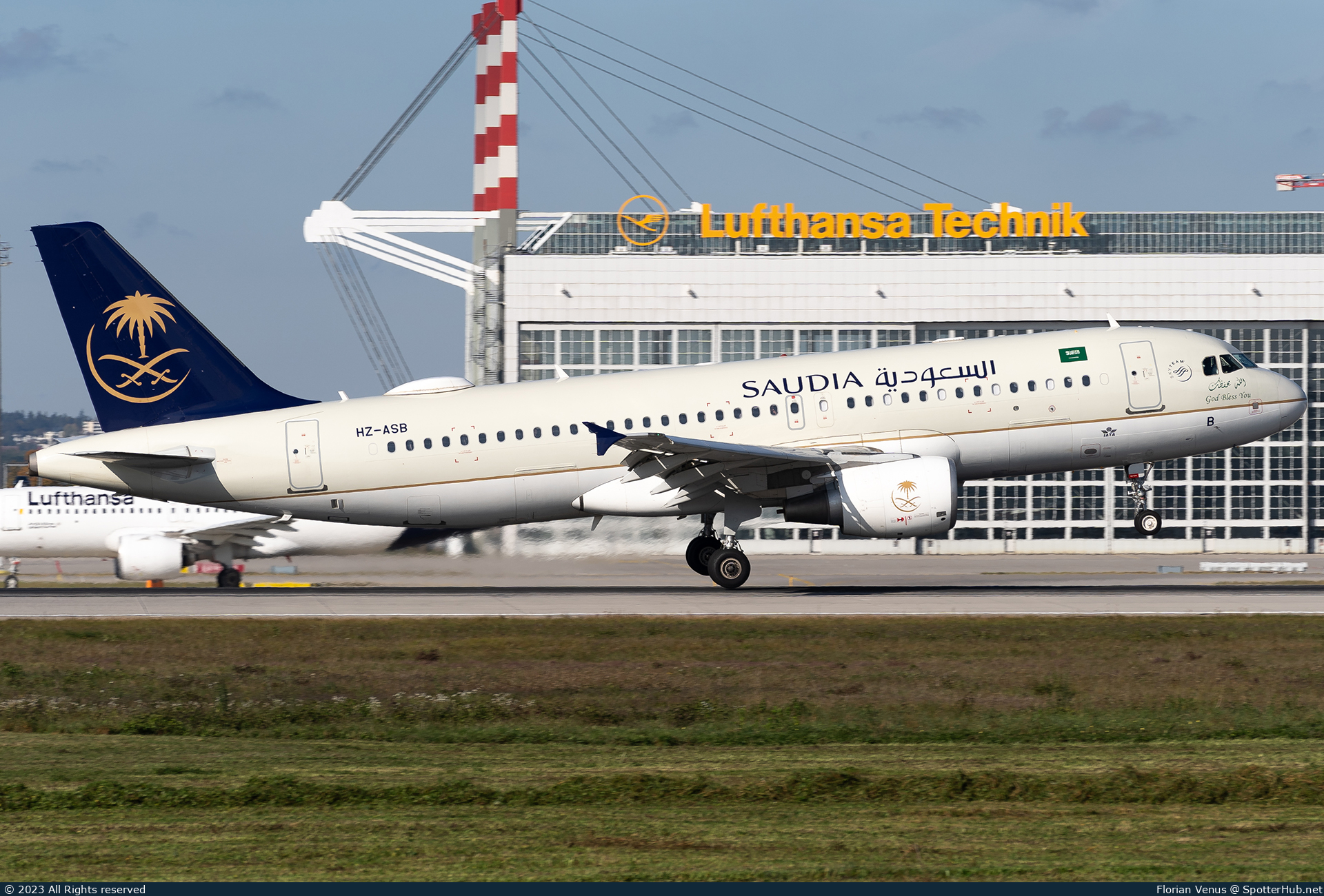 Photo of HZ-ASB - Airbus A320-214 operated by Saudi Arabian Airlines