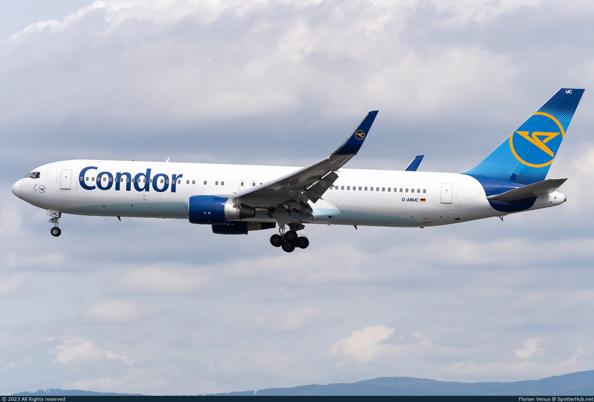 Photo of D-ABUC - Boeing 767-330(ER) operated by Condor