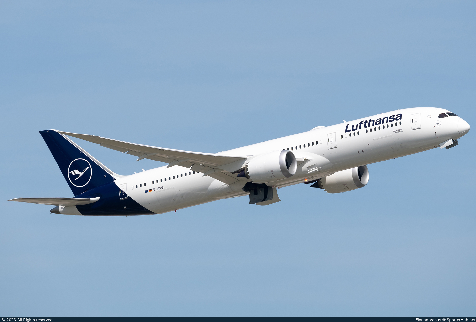 Photo of D-ABPB - Boeing 787-9 Dreamliner operated by Lufthansa