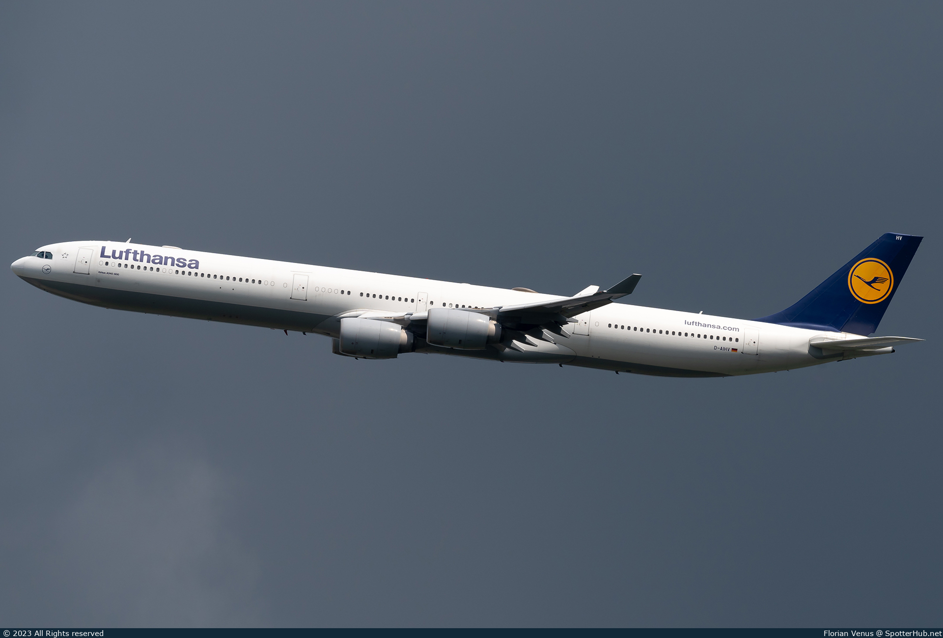Photo of D-AIHV - Airbus A340-642 operated by Lufthansa
