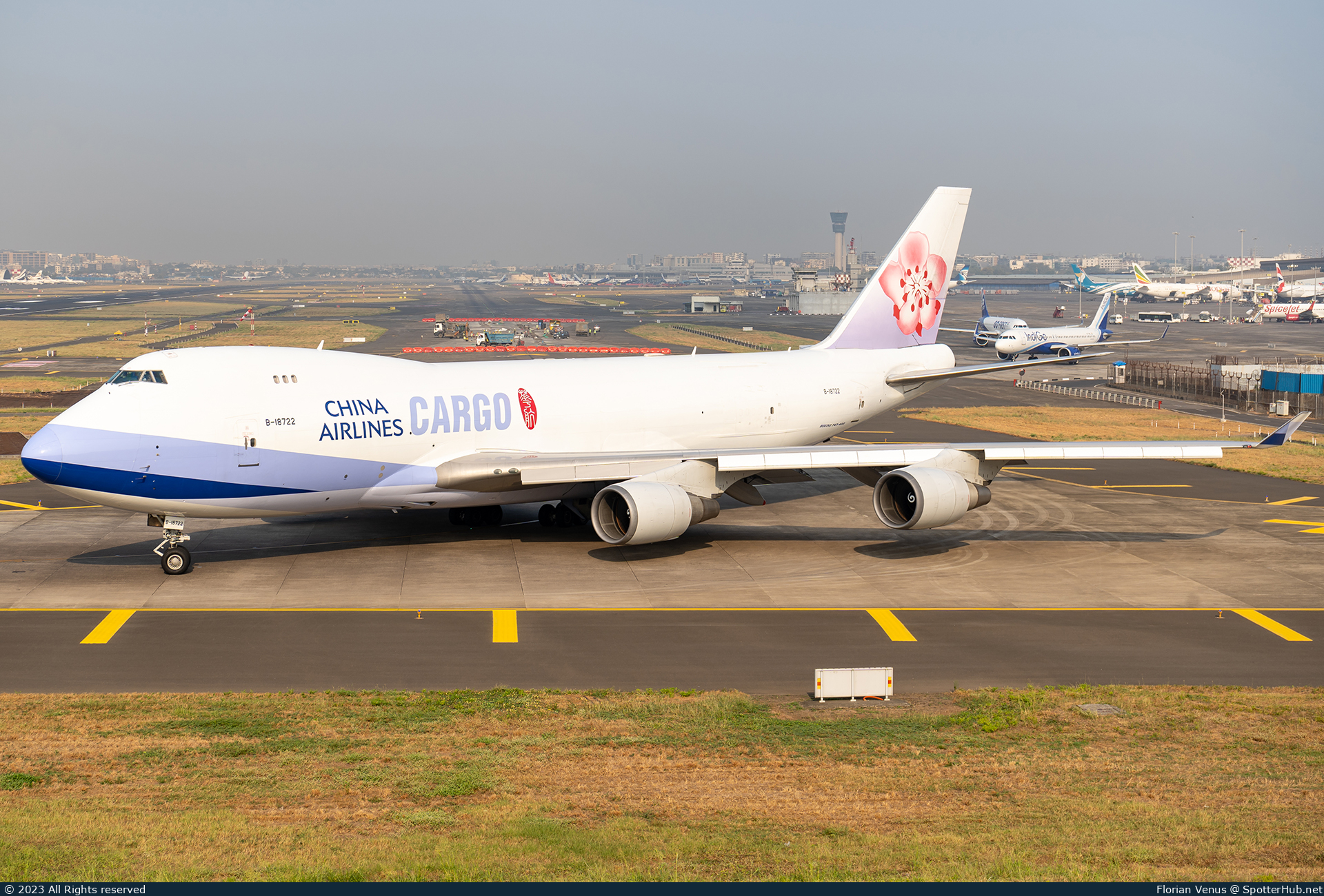 Photo of B-18722 - Boeing 747-409F operated by China Airlines Cargo