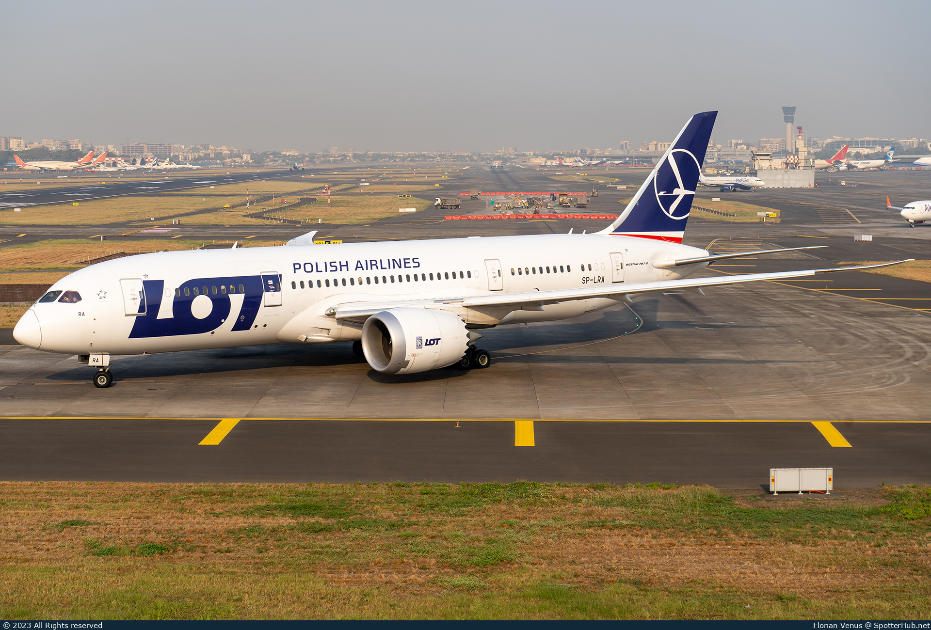 Photo of SP-LRA - Boeing 787-8 Dreamliner operated by LOT Polish Airlines