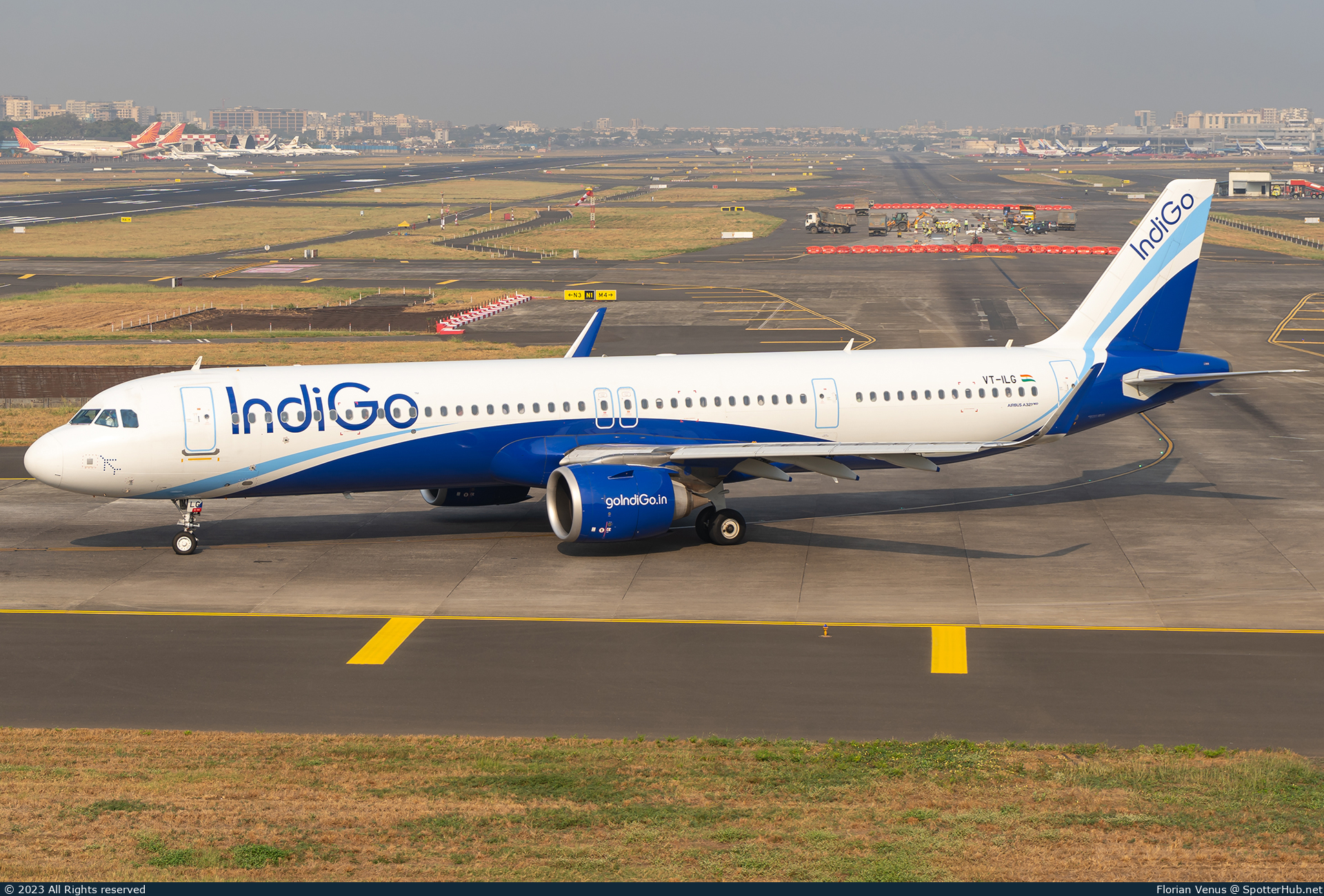 Photo of VT-ILG - Airbus A321-252NX operated by IndiGo
