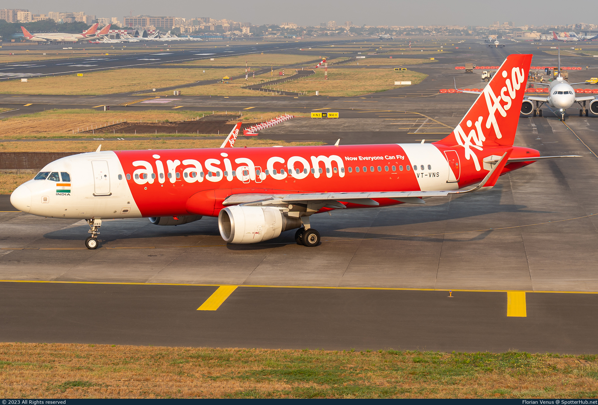 Photo of VT-VNS - Airbus A320-216 operated by Air India Express